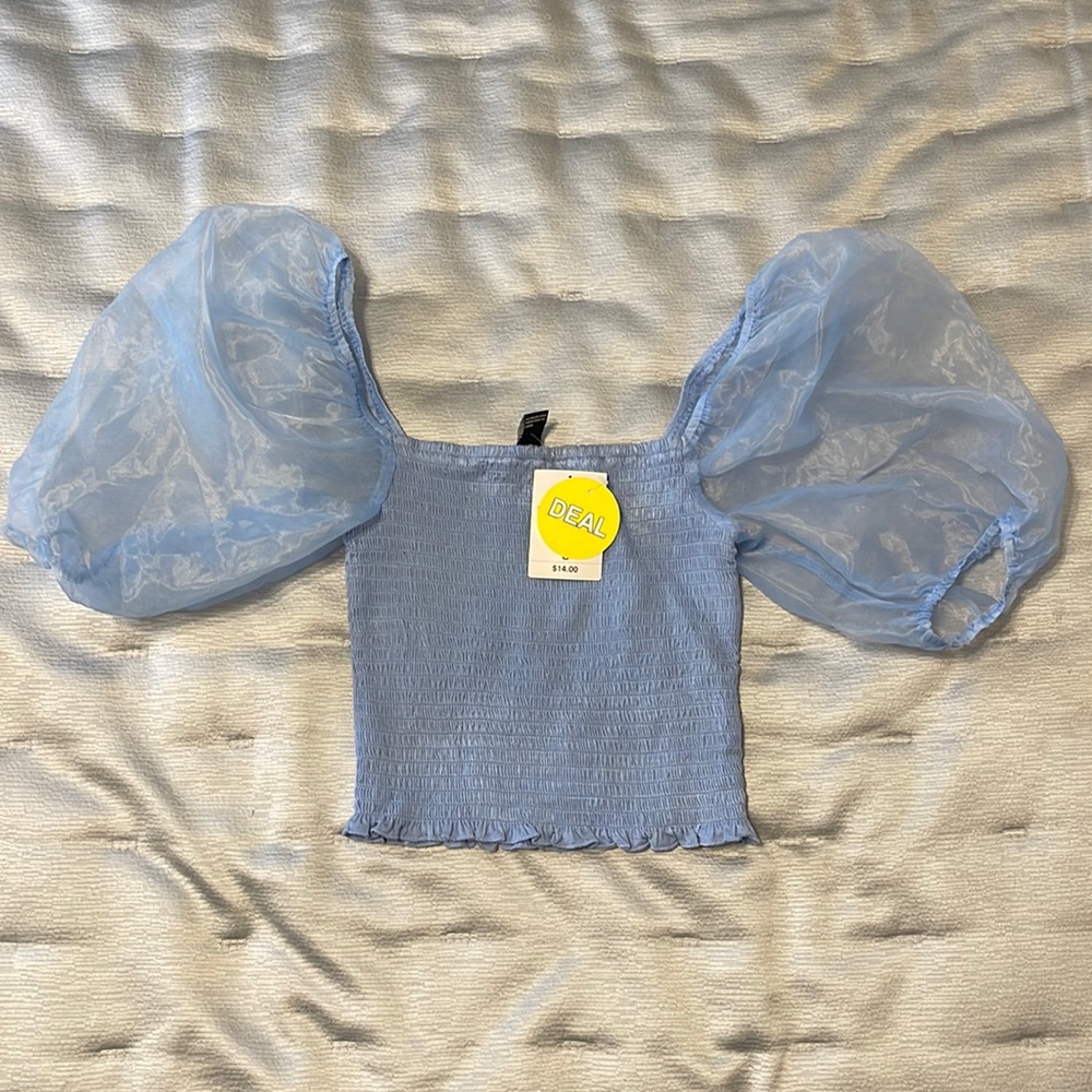 Light blue, puffy sleeve top